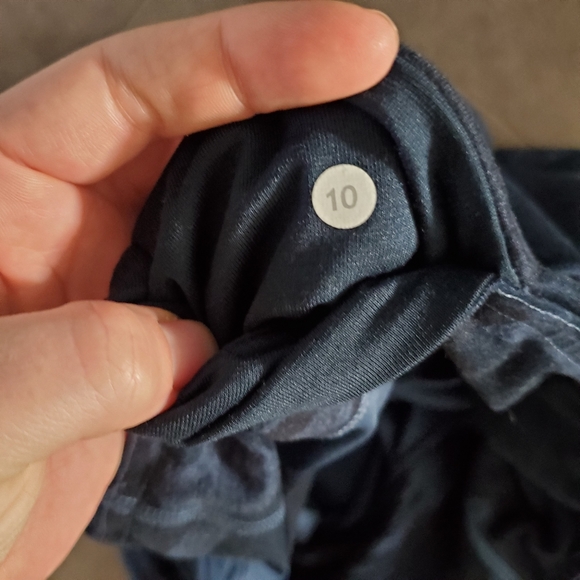 Lululemon 🍋  shorts - Picture 3 of 3